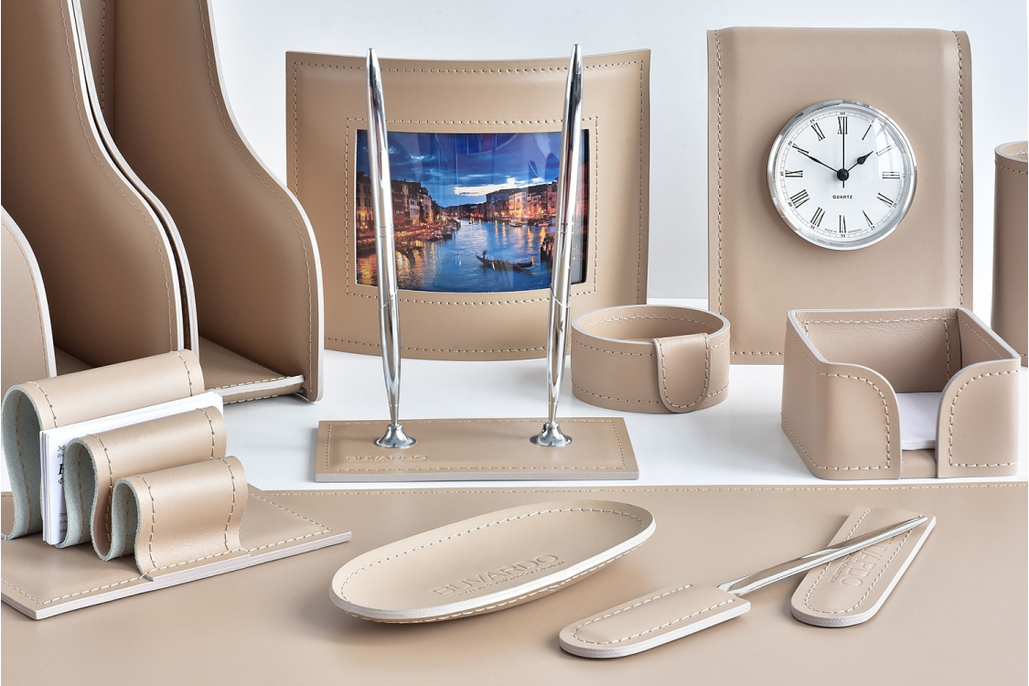 Настільний набір зі шкіри Cuoietto 17 предметів Latte