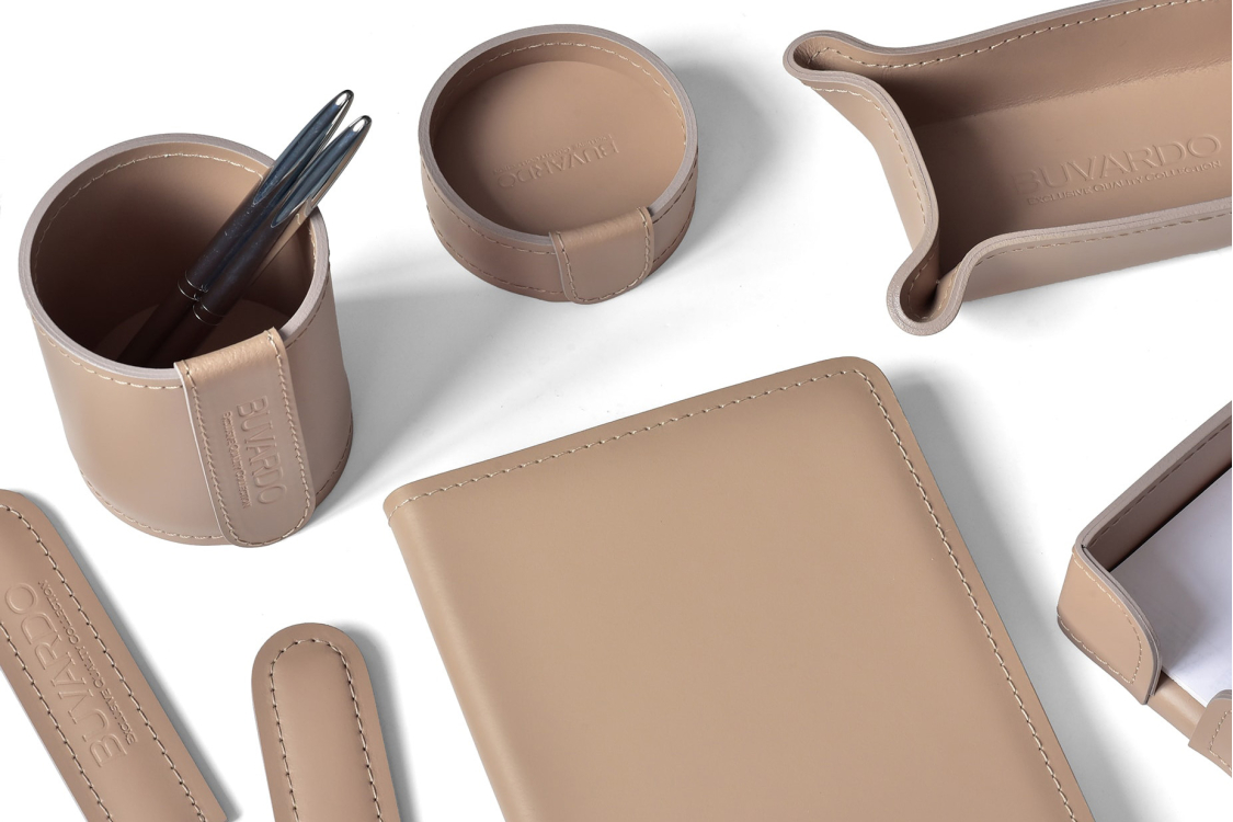 Настільний набір зі шкіри Cuoietto 17 предметів Latte