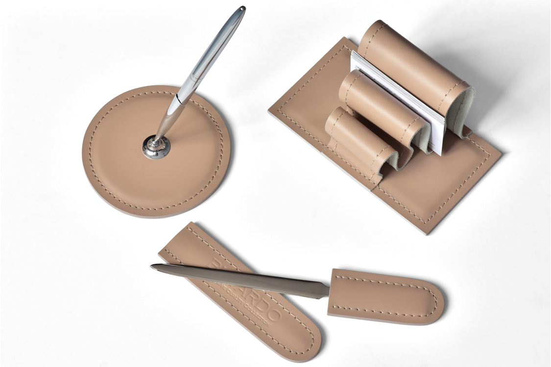 Настільний набір зі шкіри Cuoietto 17 предметів Latte